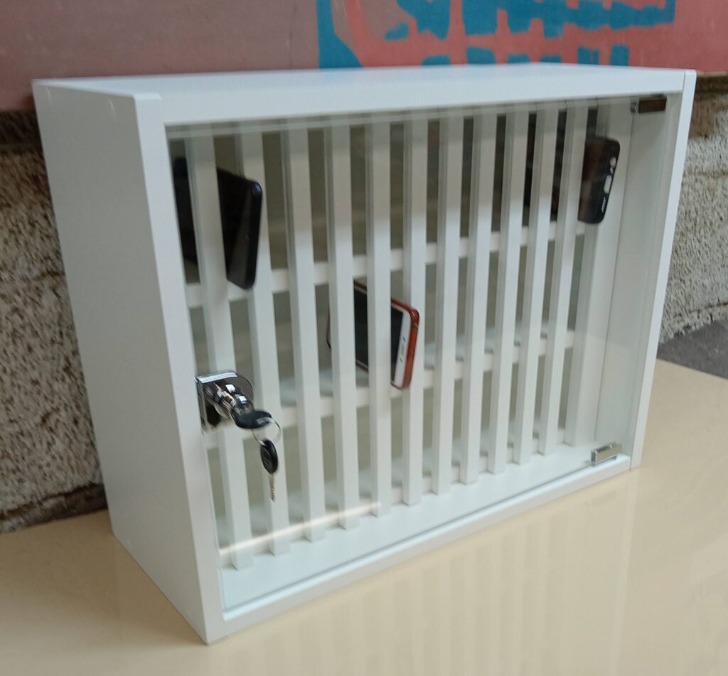 Armario-casillero-para-guardar-los-moviles-en-las-aulas1